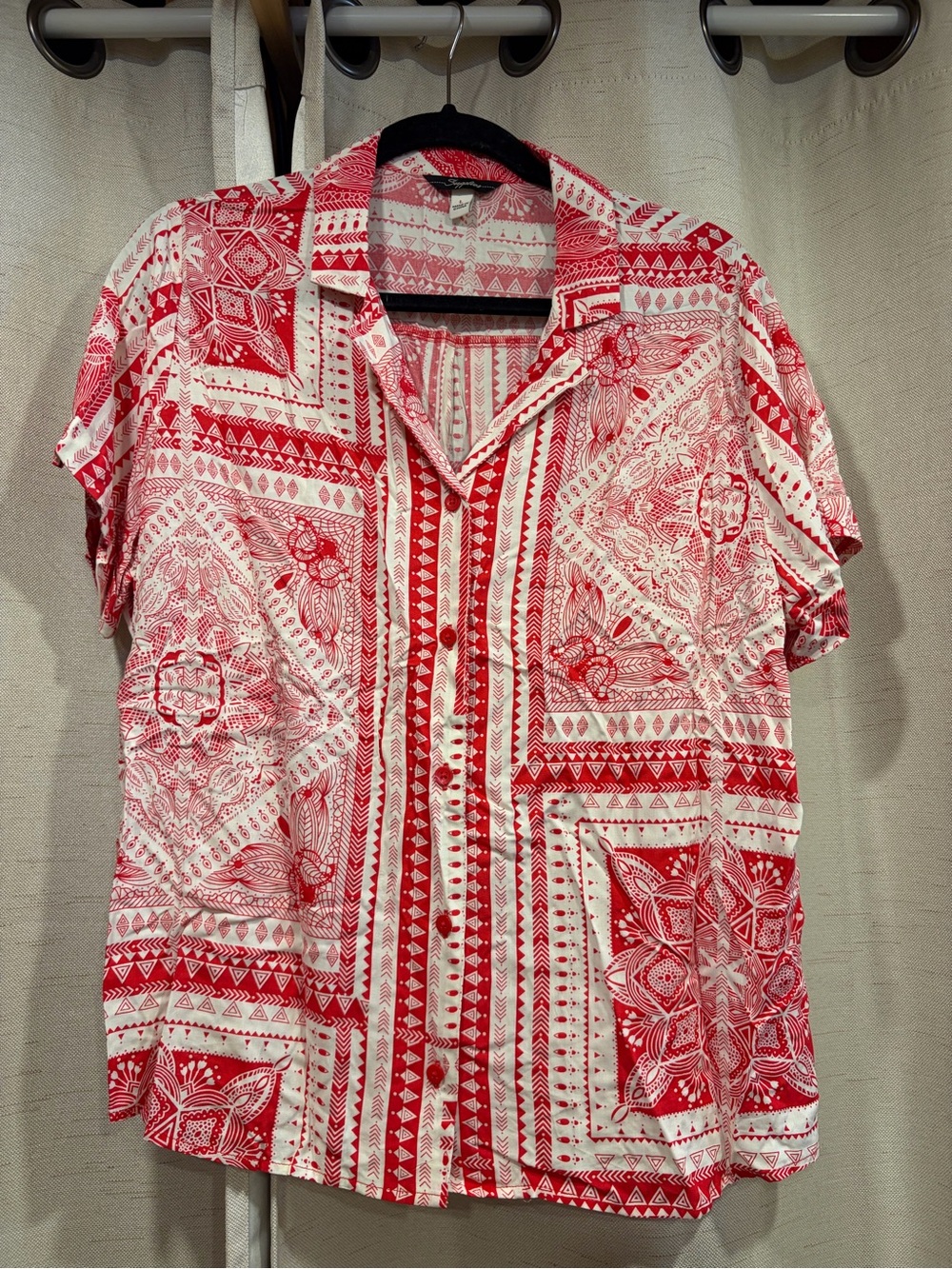 Women’s Red and White Printed Short-Sleeve Shirt